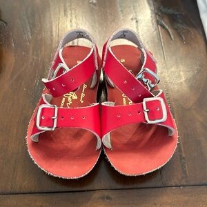 Sun-San Surfer Sandals - red - size 5 - BARELY WORN